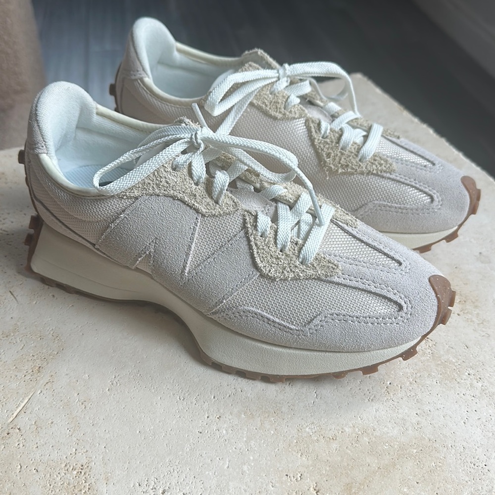 Brand New** New Balance 327